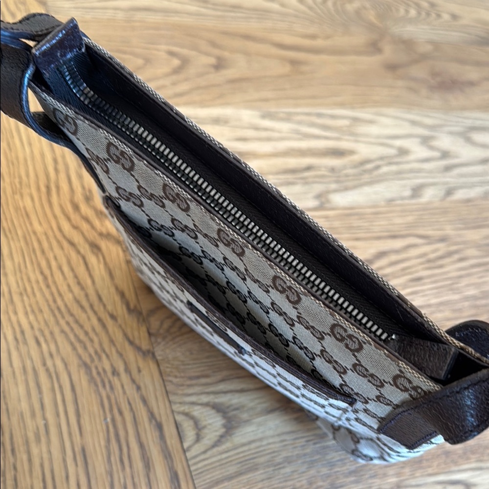 Gucci GG Canvas Messenger Monogram Bag - Picture 9 of 13
